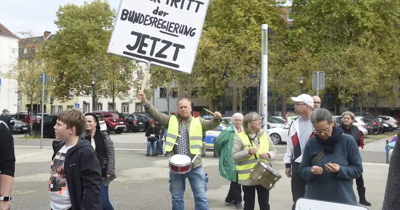 Interview über Querdenker und Antisemitismus: Politikwissenschaftler widerspricht Polizei-Einschätzung zu Corona-Demos in Saarbrücken