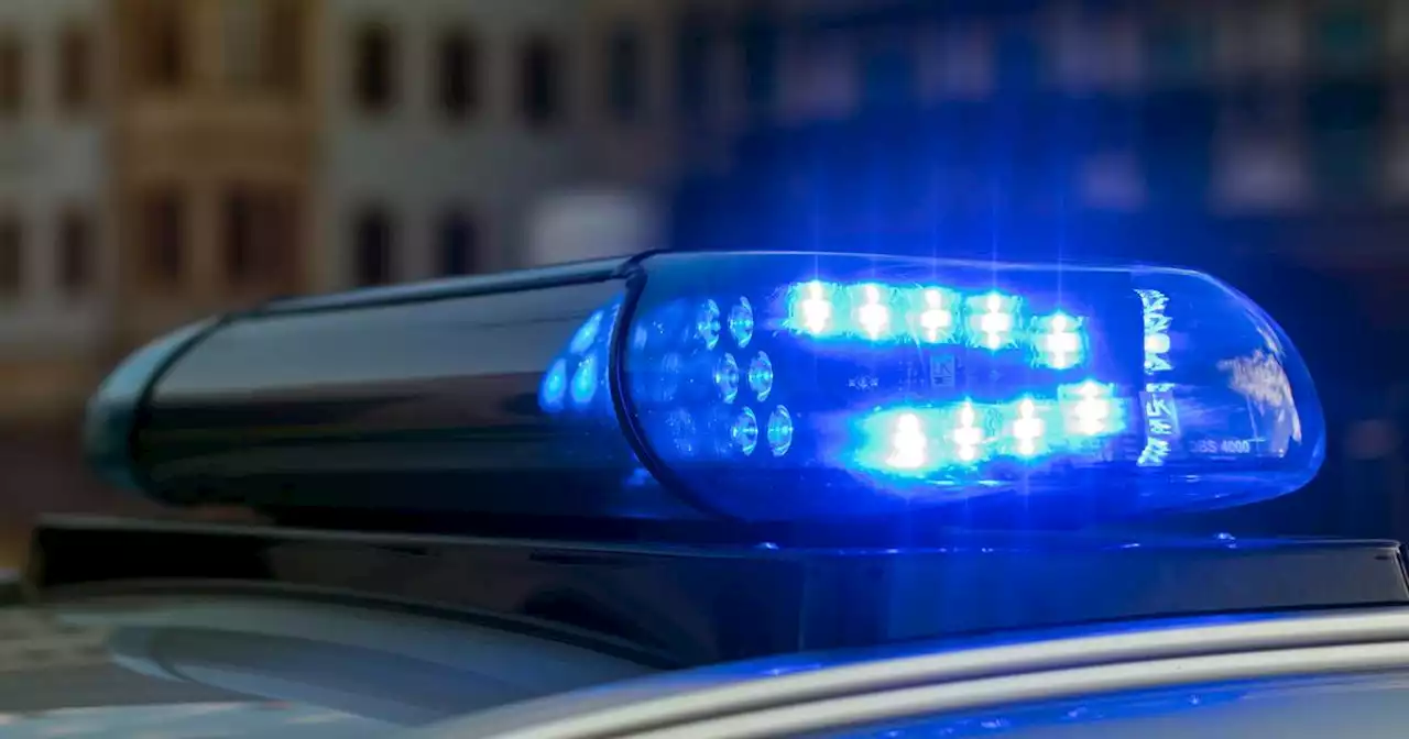 Polizei sucht nach Zeugen: Streit in Neunkirchen gerät aus dem Ruder: Mann sticht 32-Jährigem Messer in den Hals