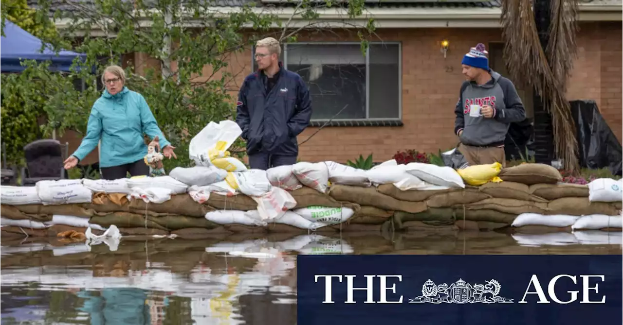 More homes flooded as Echuca’s levee breaks