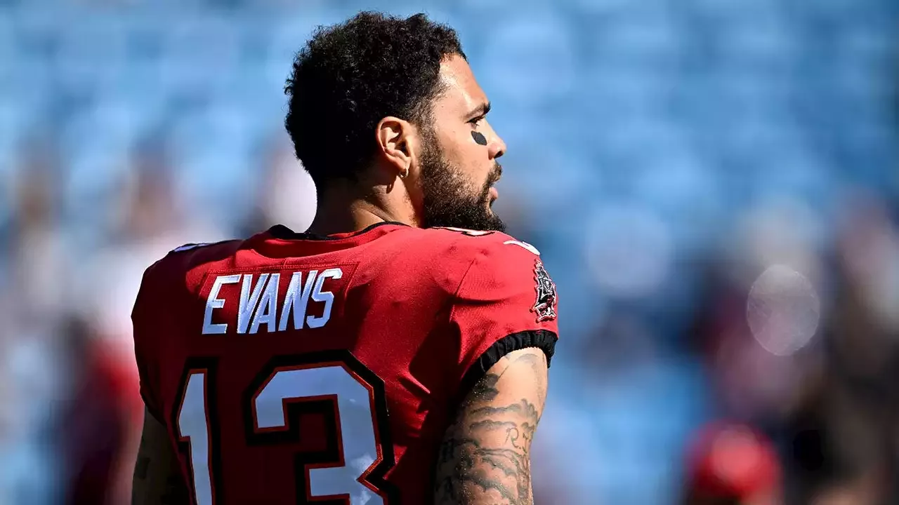 Bucs' Mike Evans shrugs off scrutiny over postgame interaction with ref:  'It wasn't that serious'