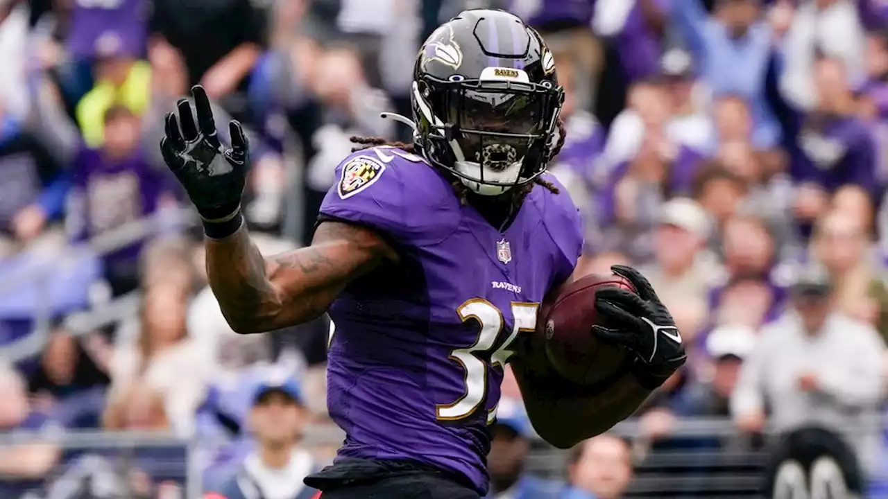 Baltimore Ravens RB Gus Edwards honors former teammate Jaylon Ferguson