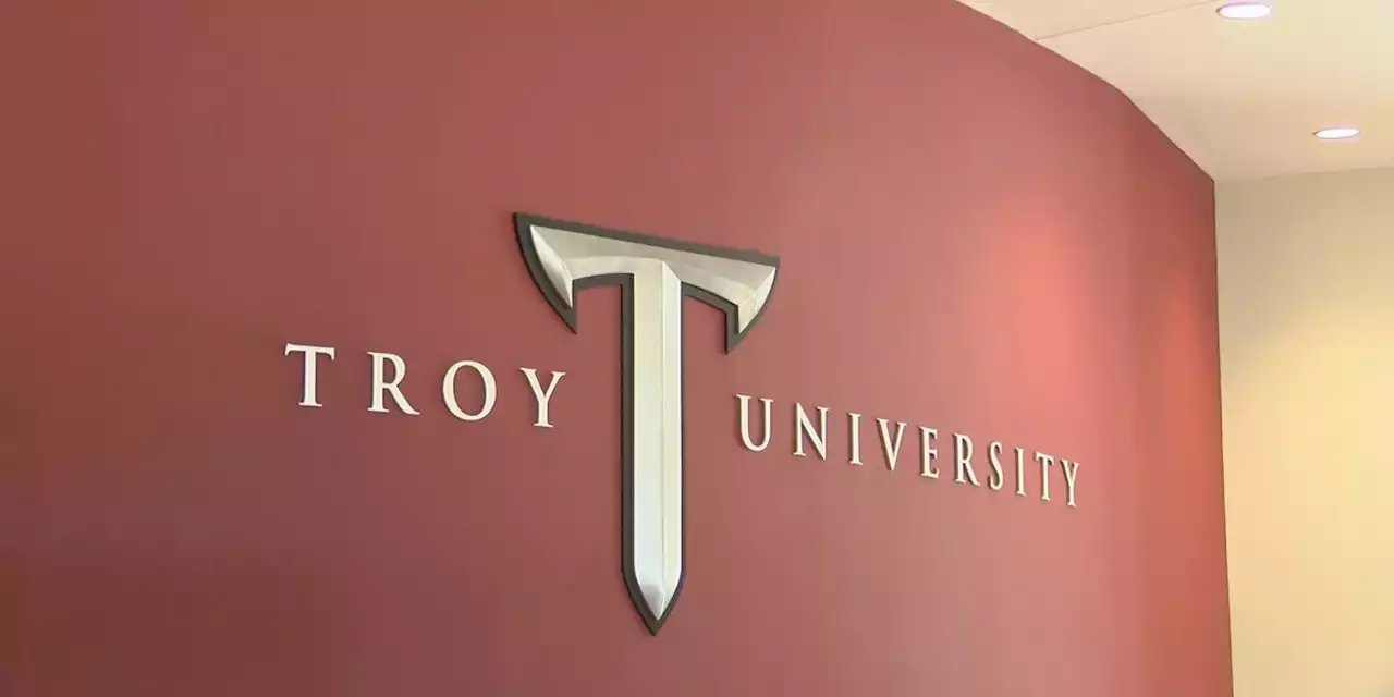 Troy University holds graduation ceremonies in Vietnam