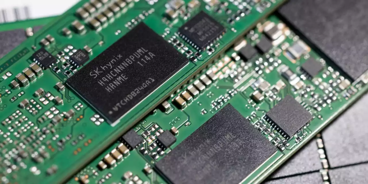 Chip Maker SK Hynix Slashes Capital Spending