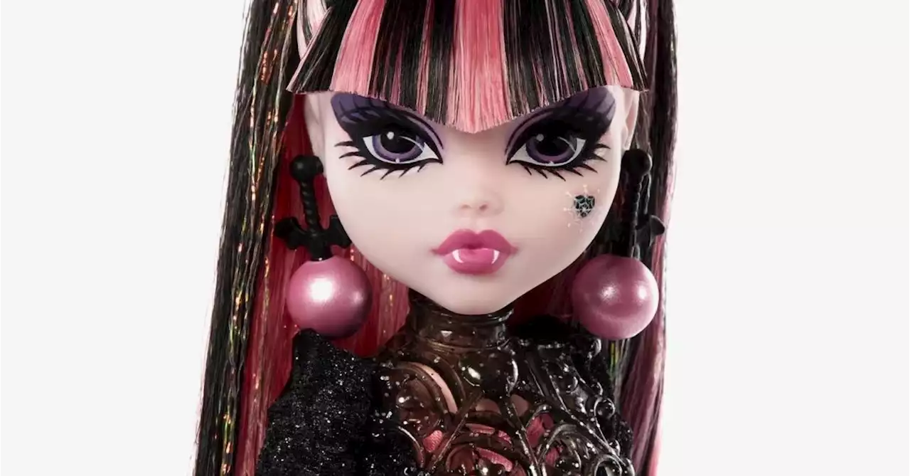 It’s Season’s Screamings with the Monster High Howliday Draculaura