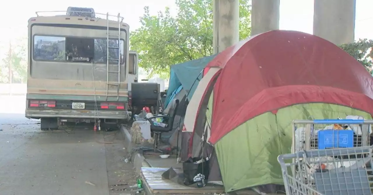 Critics say Dallas ban on standing in medians criminalizes homelessness