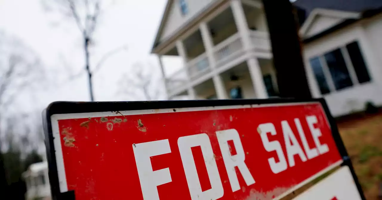 Mortgage rates top 7%, hitting highest level since 2001