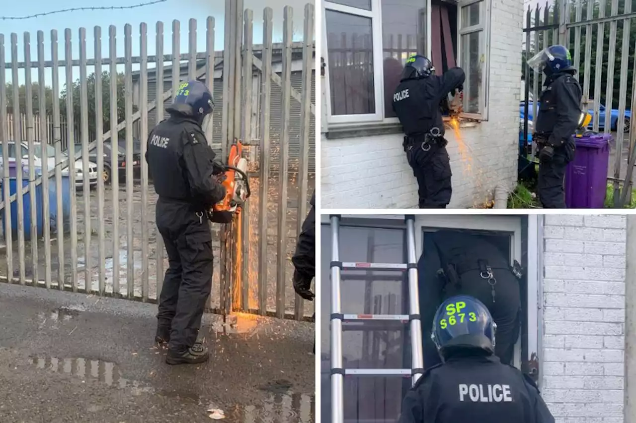 Police force their way into Glasgow property in early morning drugs raid