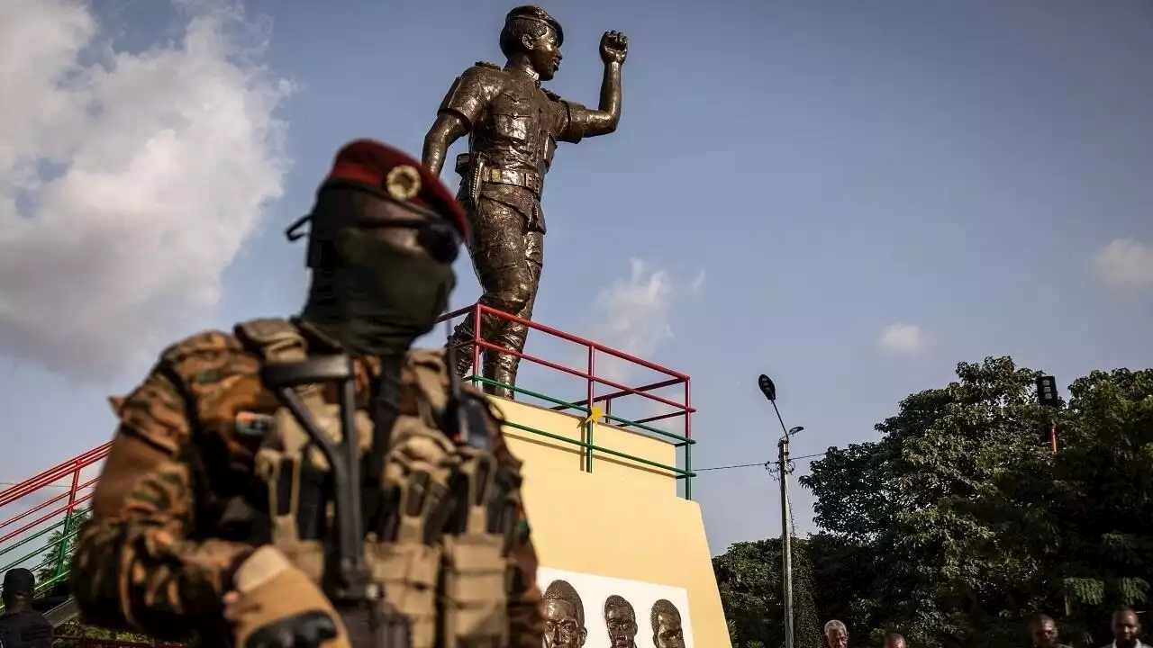 Burkina Faso: pour faire face à la menace terroriste, l'armée recrute 50 000 volontaires