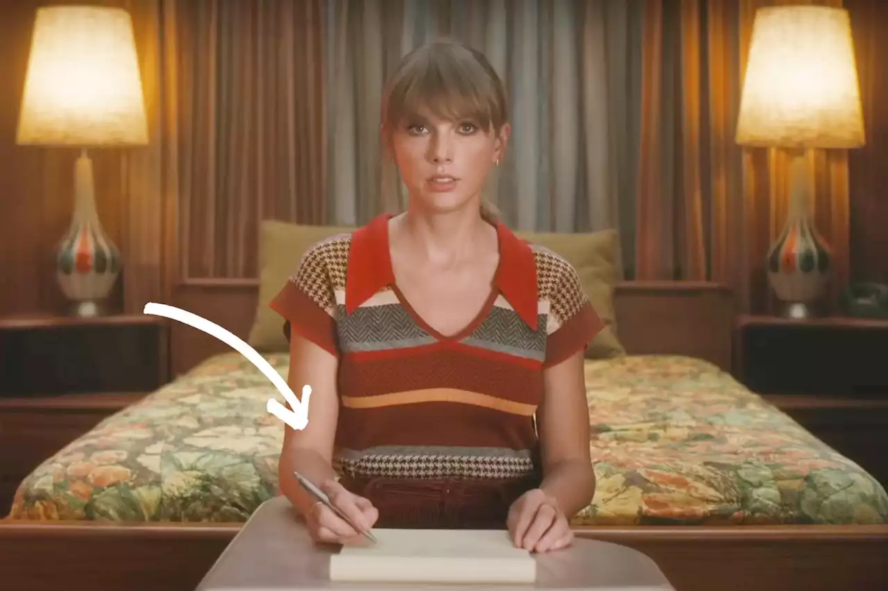 Why Does Taylor Swift Hold Her Pen Like That? Is She OK?