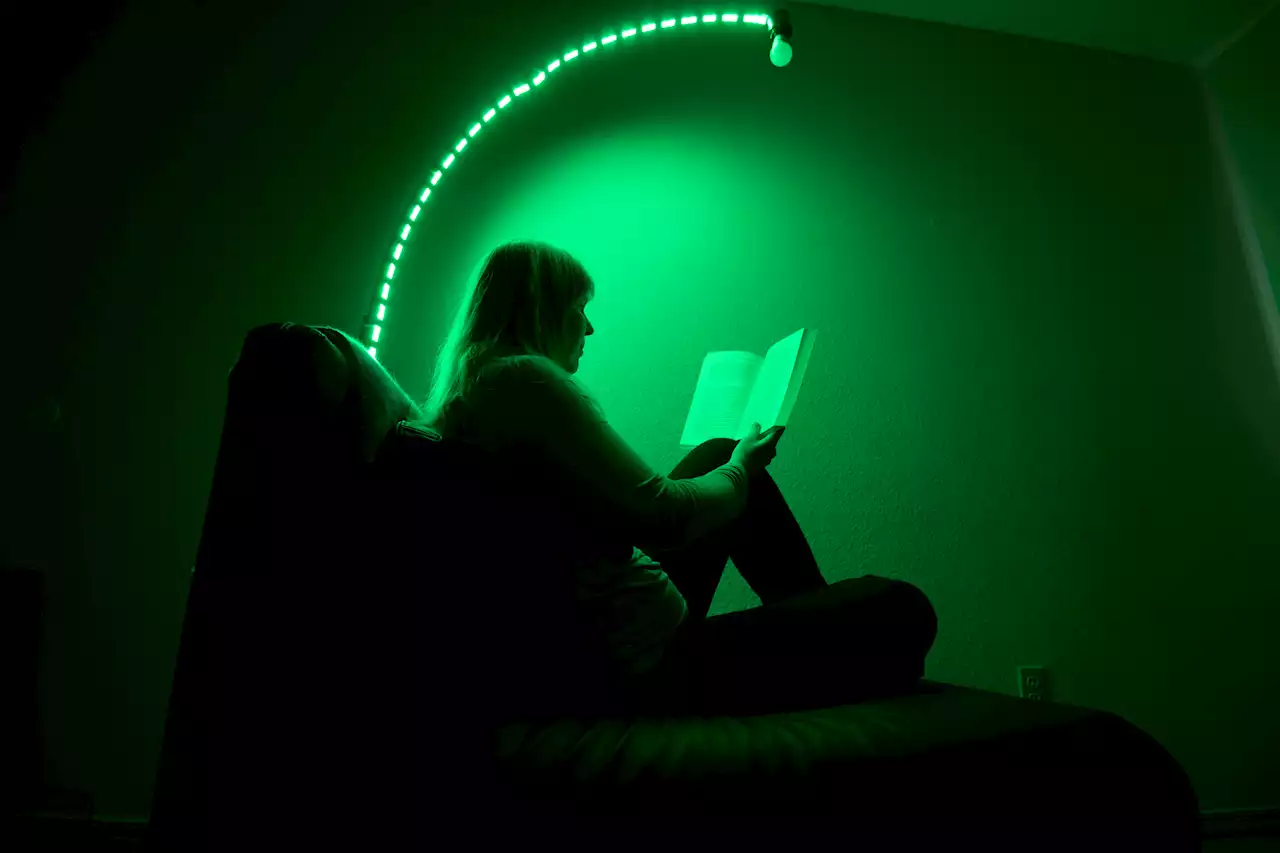 Green Light Exposure May Help Reduce Pain and Headaches