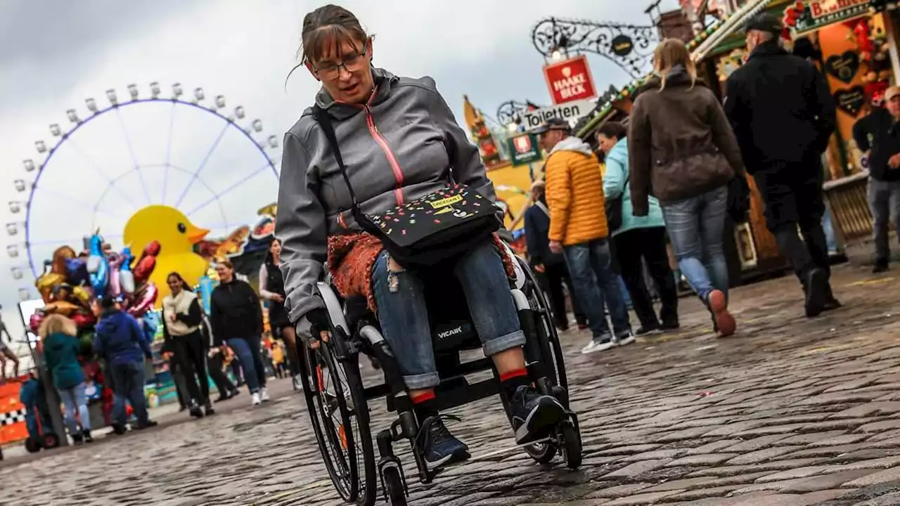 wie eine bremer rollstuhlfahrerin den freimarktbesuch erlebt