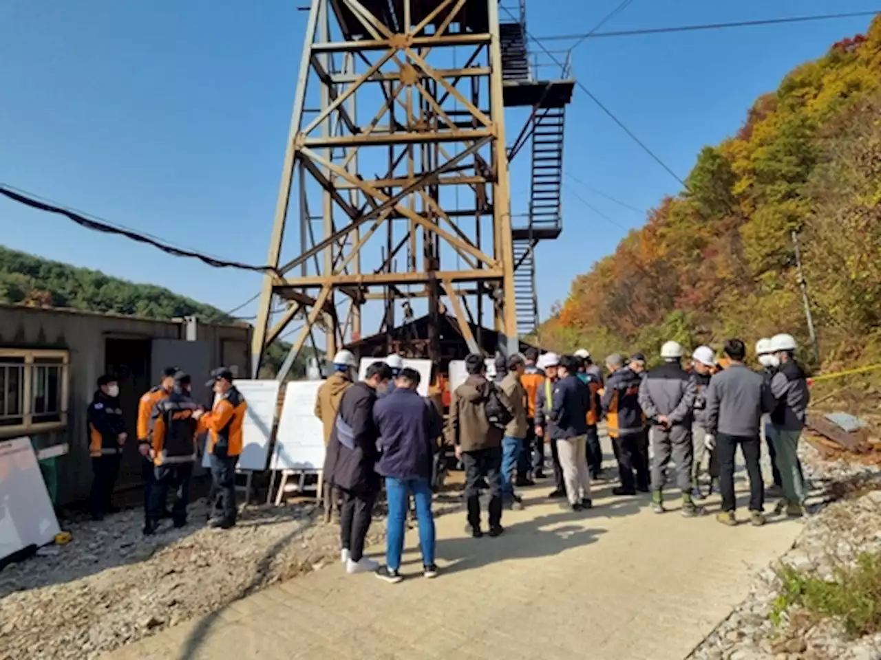 봉화 광산붕괴, 작업자 2명 190m 지하 고립…'접근에 최소 사흘'(종합2보) | 연합뉴스