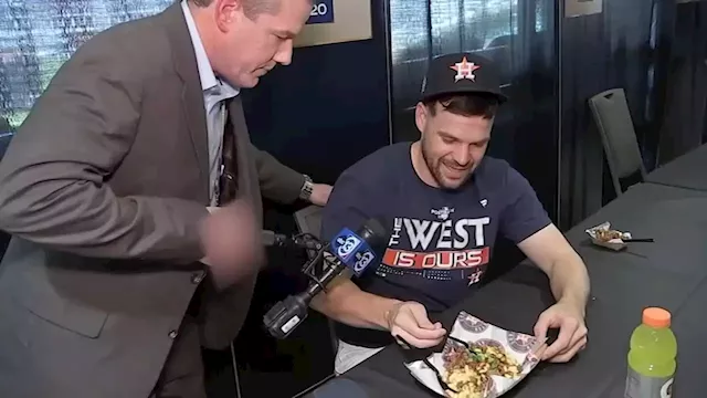 Watch as Astros' Chas McCormick samples, reviews Loaded Mac & Chaz at Minute Maid Park