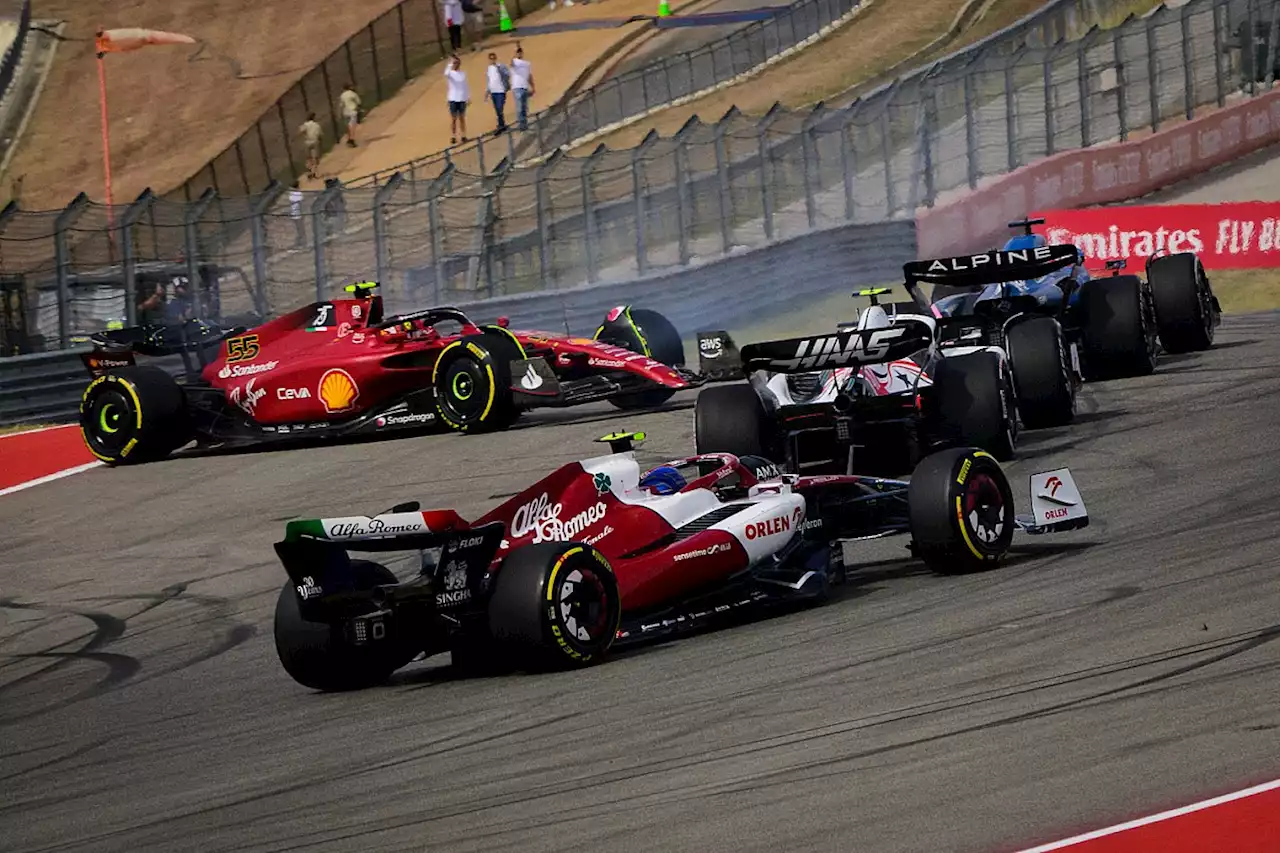 Sainz: FIA “a bit easy” on Russell with US GP collision penalty