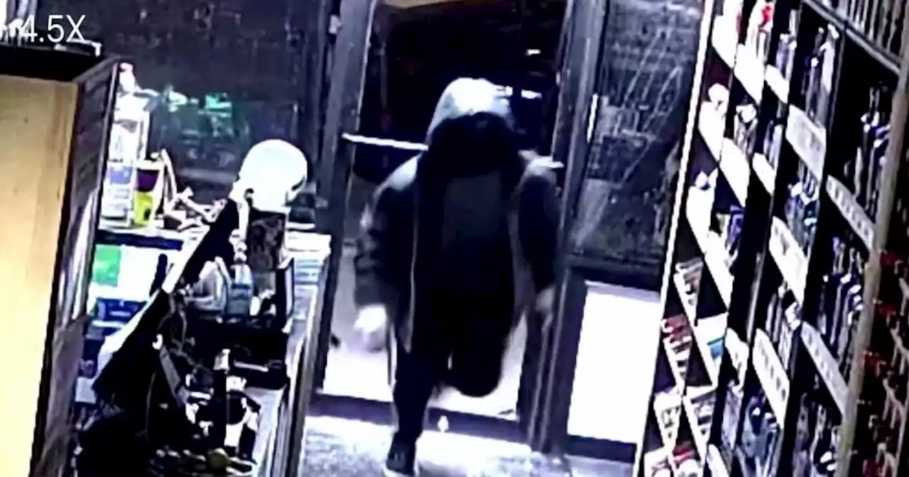 Chicago robbery ends in $10,000 worth of liquor taken from River North store