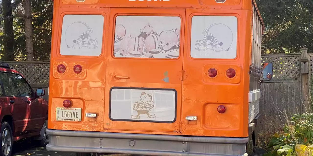 Browns Bus becomes way of life for tailgating couple