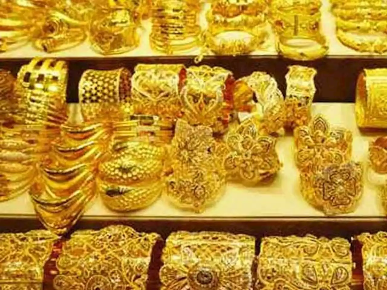 سونے کی فی تولہ قیمت میں 1400 روپے کا اضافہ - ایکسپریس اردو