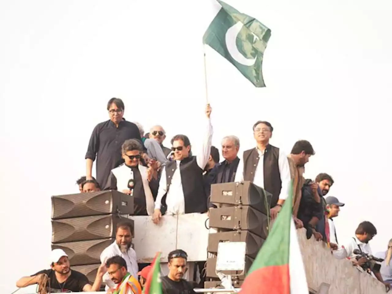 چور ڈاکوؤں کے ہینڈلر سن لو ہم تمھیں کبھی قبول نہیں کریں گے، عمران خان - ایکسپریس اردو