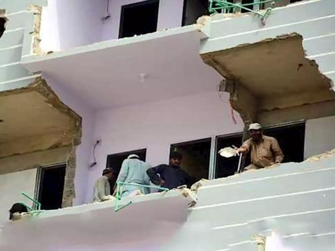 کراچی میں 6 ہزار سے زائد غیر قانونی تعمیرات کو مسمار کرنے کا فیصلہ - ایکسپریس اردو