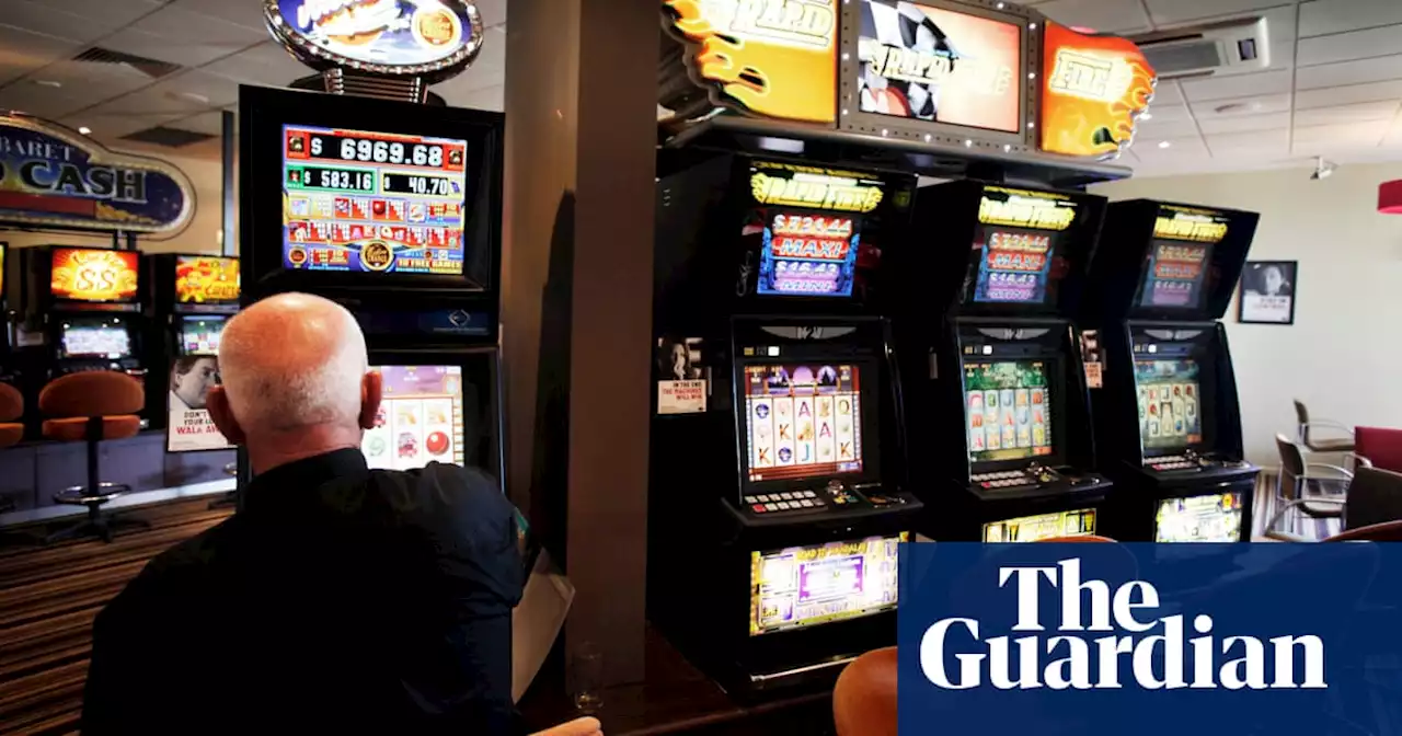 NSW Labor resists pressure to commit to cashless gambling card