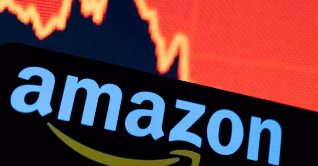 Futures sink as grim forecasts from Amazon, Apple fan recession fears