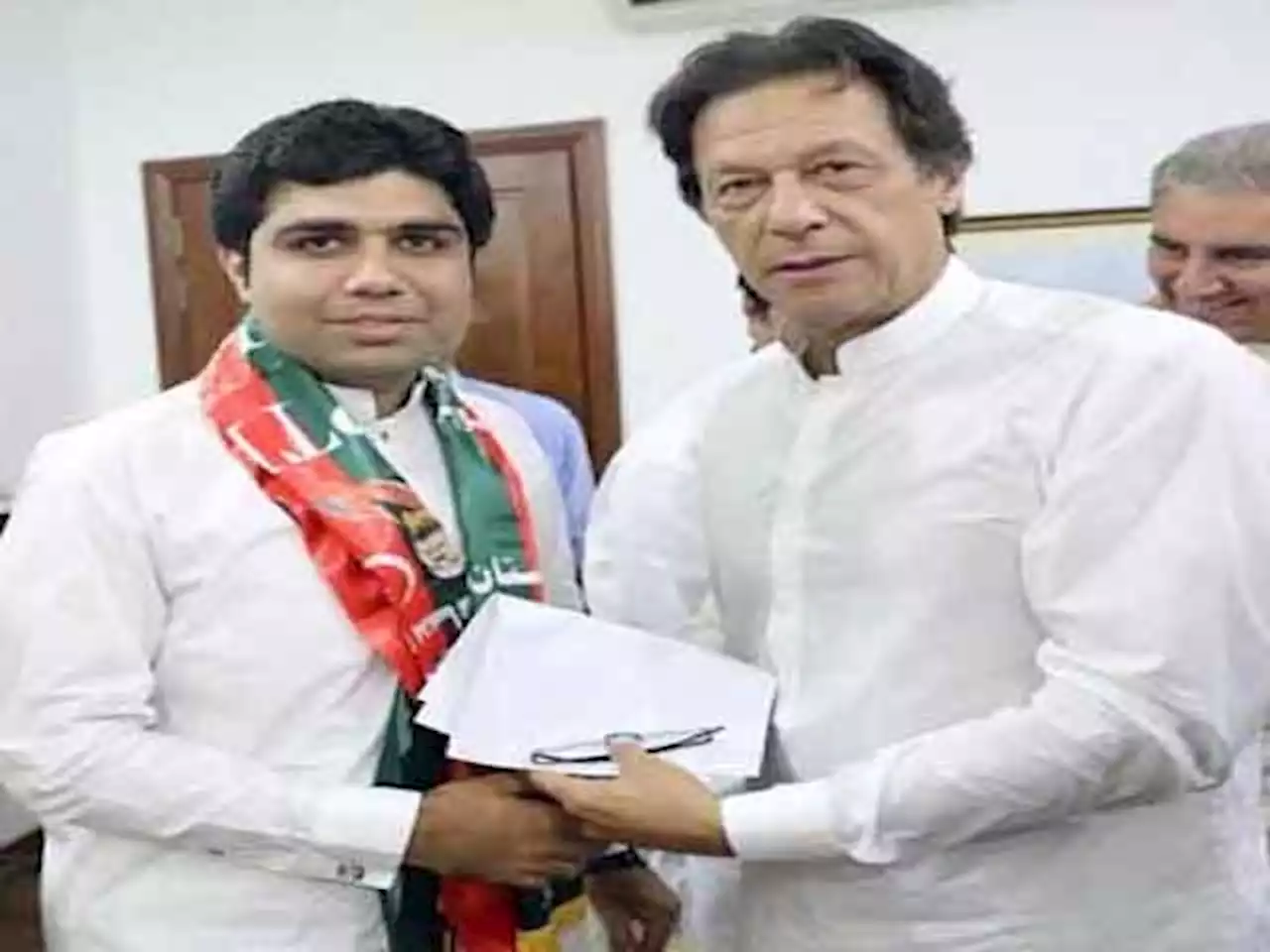 ناراض رکن اسمبلی لانگ مارچ میں شرکت کیلیے روانہ، پی ٹی آئی قیادت پر اظہارِ اعتماد - ایکسپریس اردو
