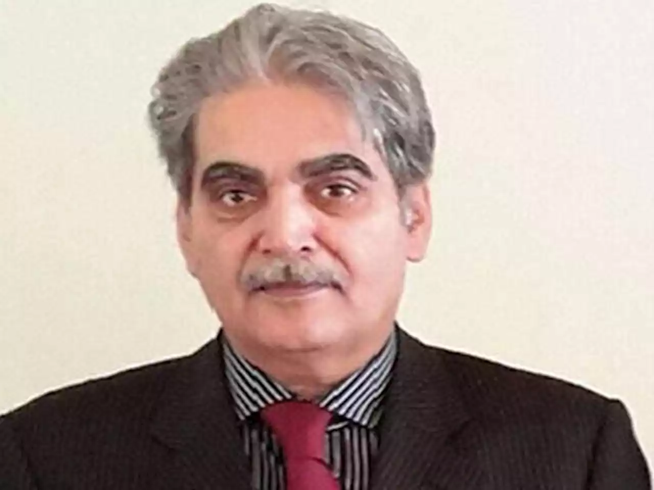 ٹیکس ریونیو بڑھانے کیلیے طارق پاشا وزیراعظم کے معاونِ خصوصی مقرر - ایکسپریس اردو