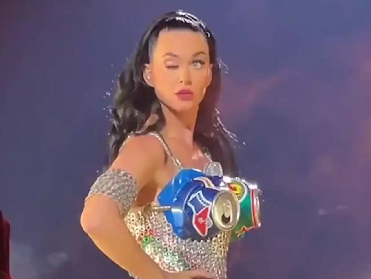 Katy Perry responds to eye glitch that had fans thinking she's a robot