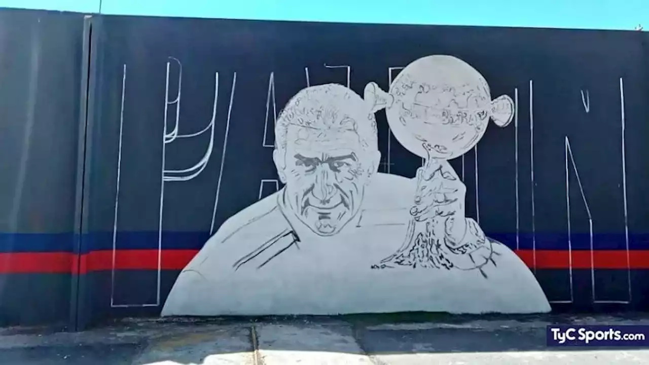 El tremendo mural de San Lorenzo para homenajear a Edgardo Bauza - TyC Sports