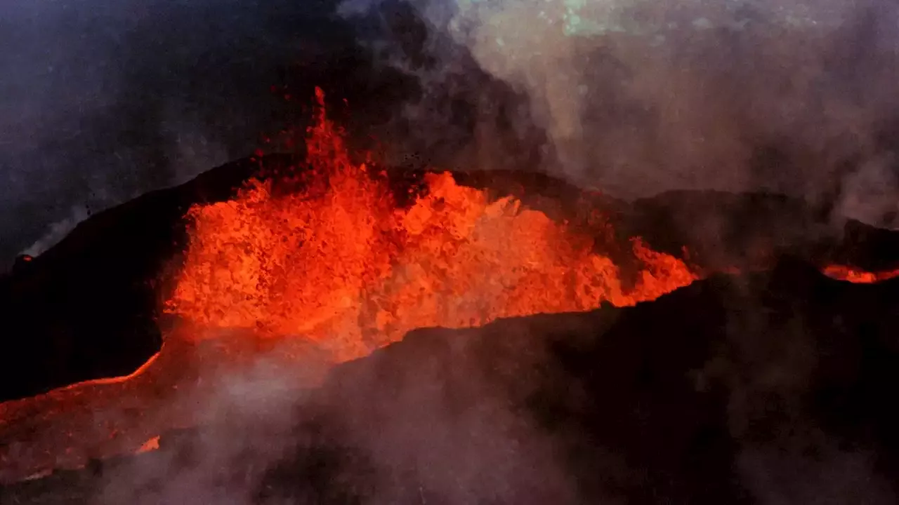 Manua Loa, The World's Largest Active Volcano, Monitored After Seismic 