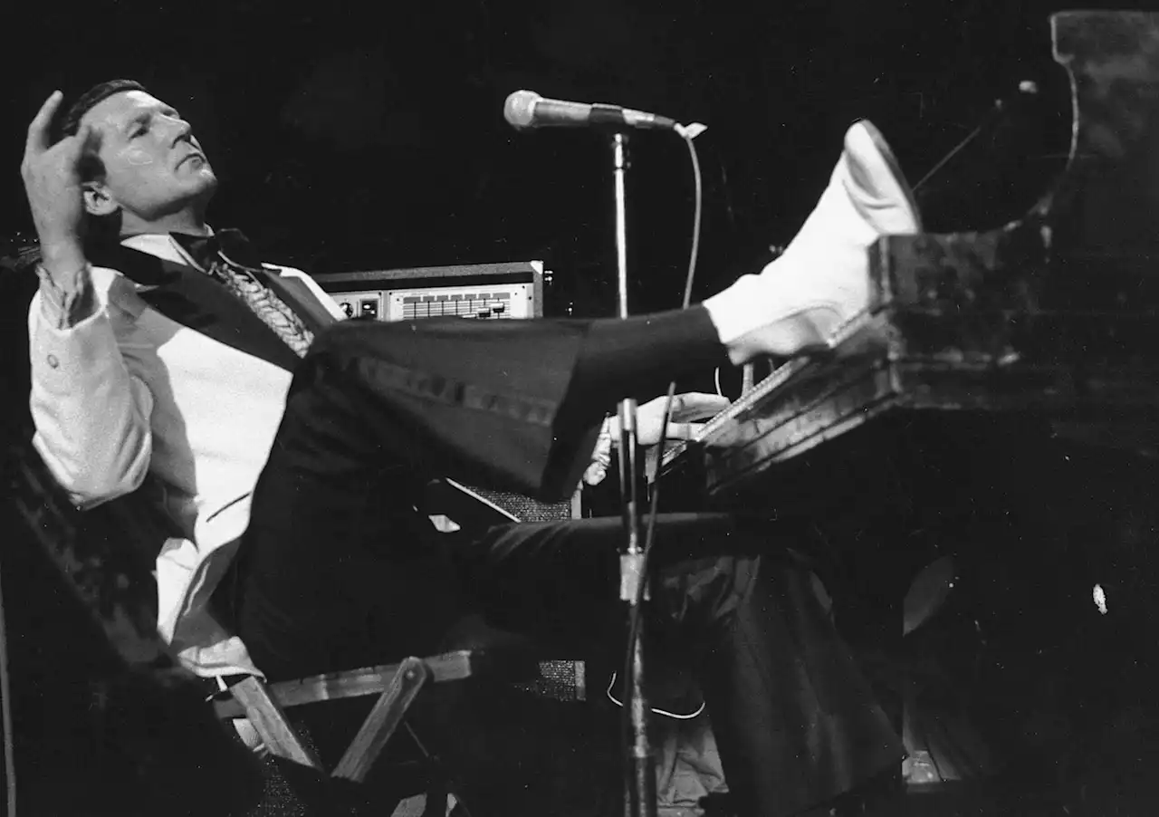 Jerry Lee Lewis, unbridled early rocker, dies at 87