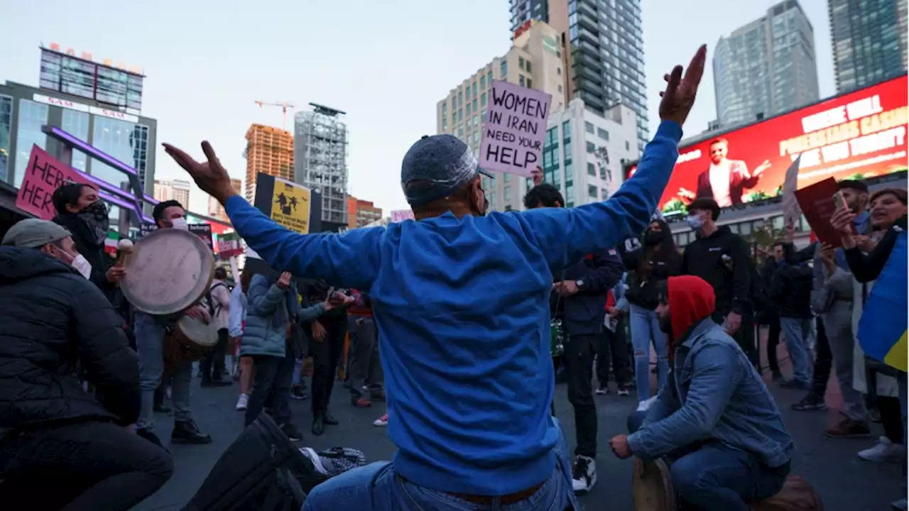 'Human chain' to form along Yonge Street in support of Iranian protesters