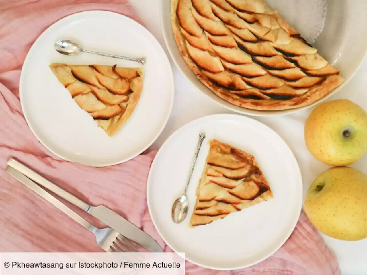 Cyril Lignac : sa recette de la tarte fine aux pommes et son astuce pour utiliser les fruits gâtés