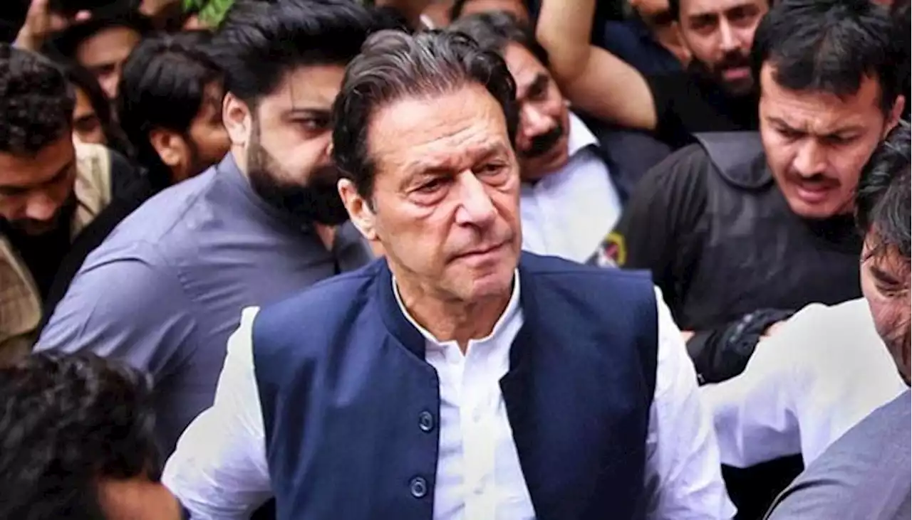 منی لانڈرنگ کیس : ایف آئی اے نے عمران خان کو پیرکو کراچی طلب کرلیا