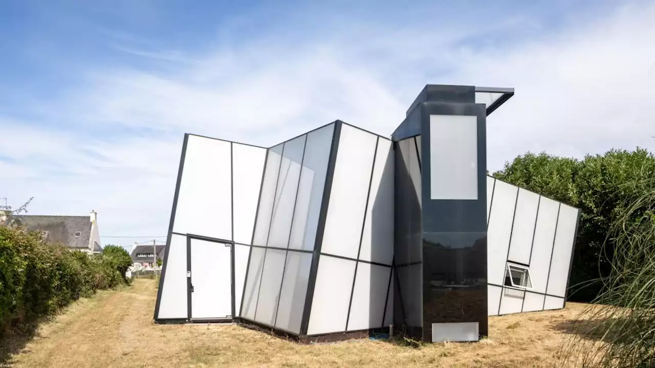 Maison de Verre: a dramatic glass house in France by Studio Odile Decq