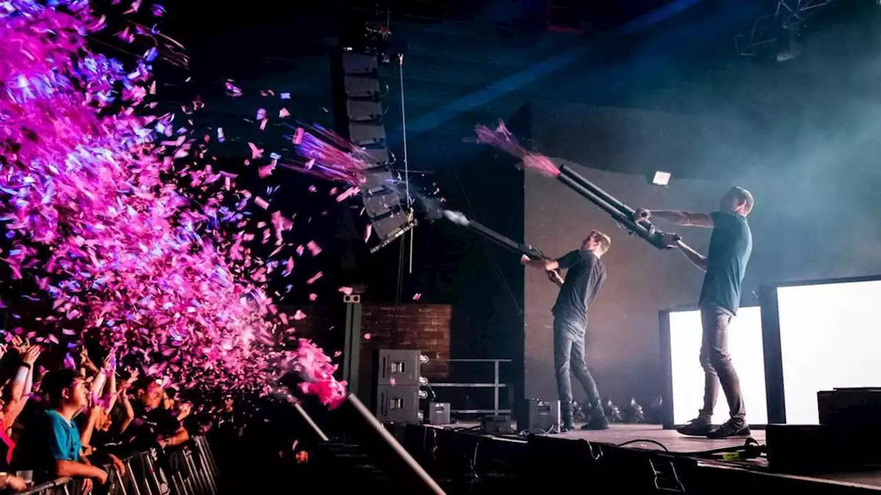 zehn jahre gestört aber geil: so hat das dj-duo im pier 2 gefeiert