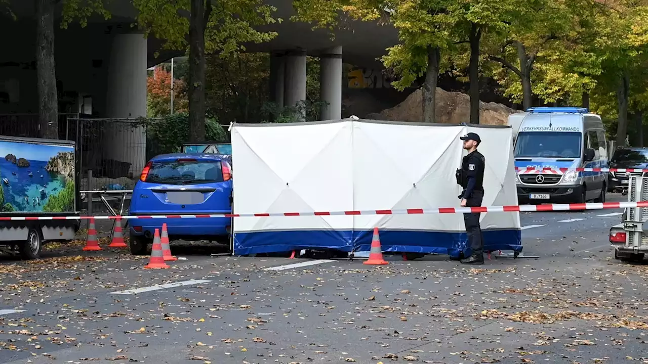 Radfahrer in Wilmersdorf von Auto erfasst und getötet