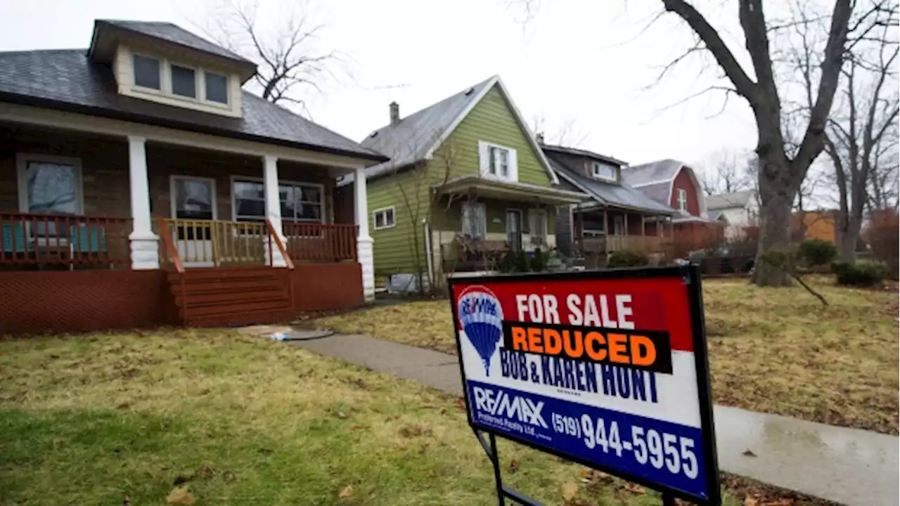 Younger Canadians put home-buying plans on hold due to rising inflation, cost of living: survey