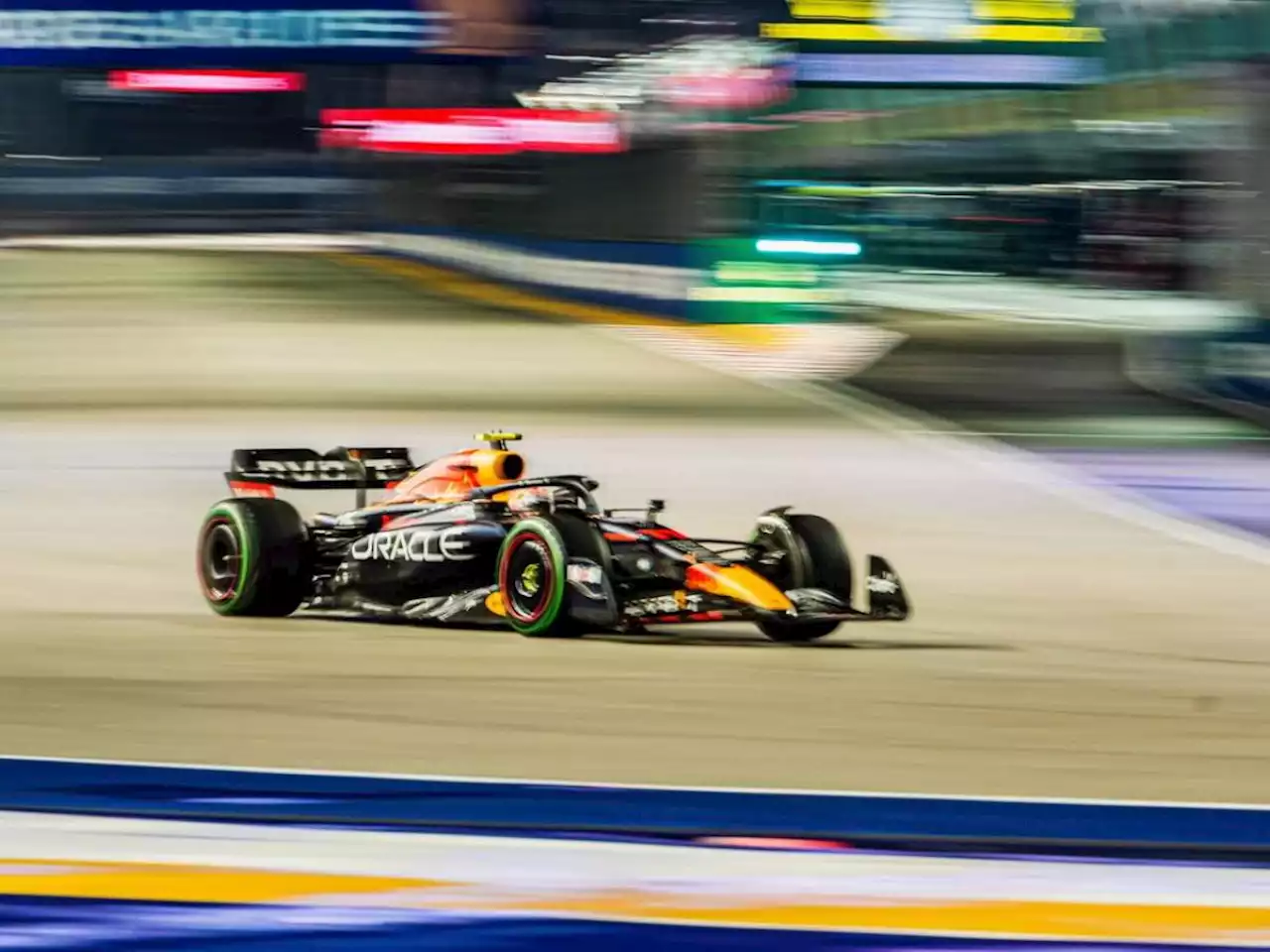 Gp Singapore, Perez sanzionato ma vince. La beffa Ferrari: scoppia la polemica