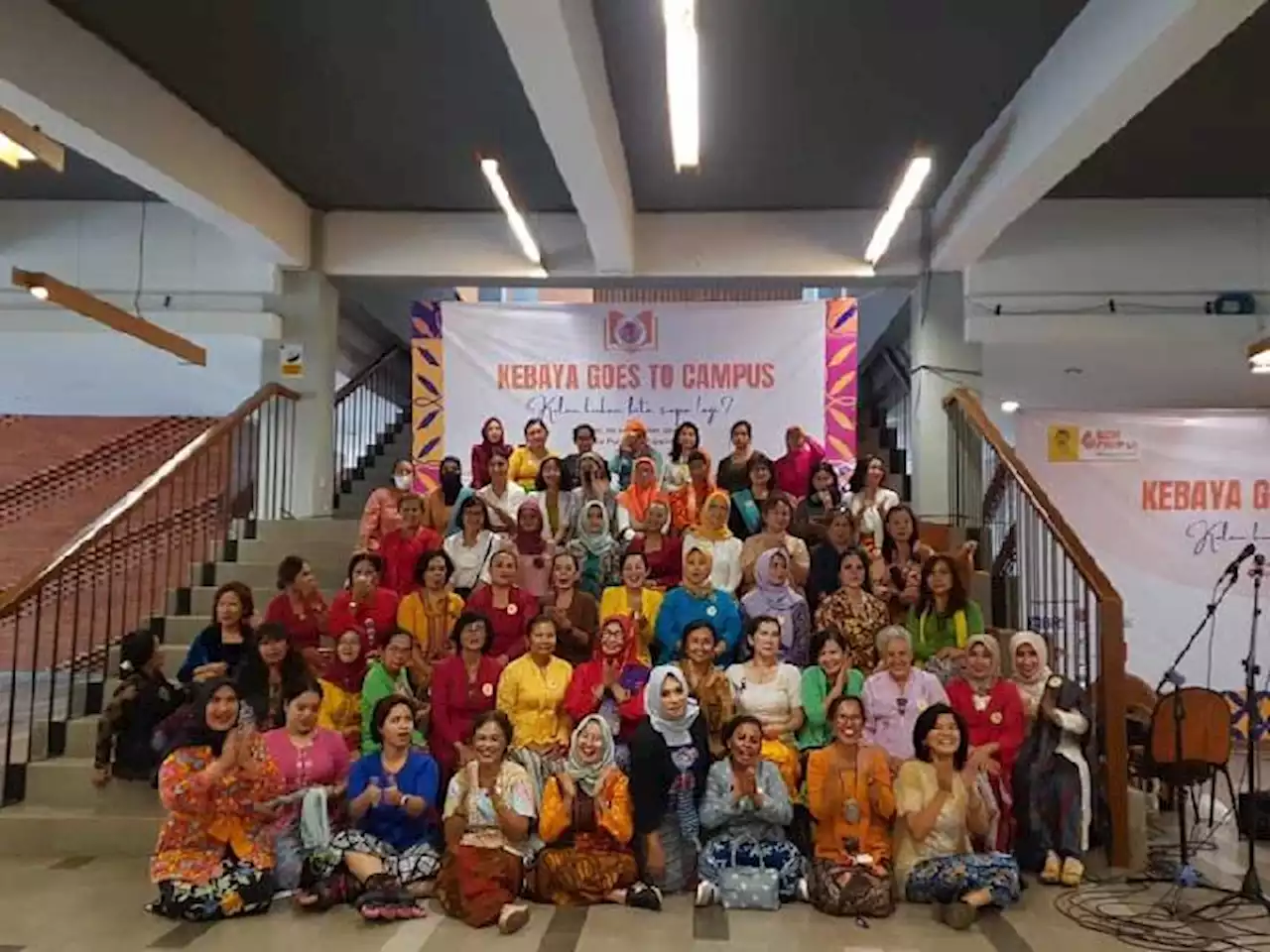 Perempuan Berkebaya Indonesia Ajak Mahasiswa Pakai Kebaya di Kampus