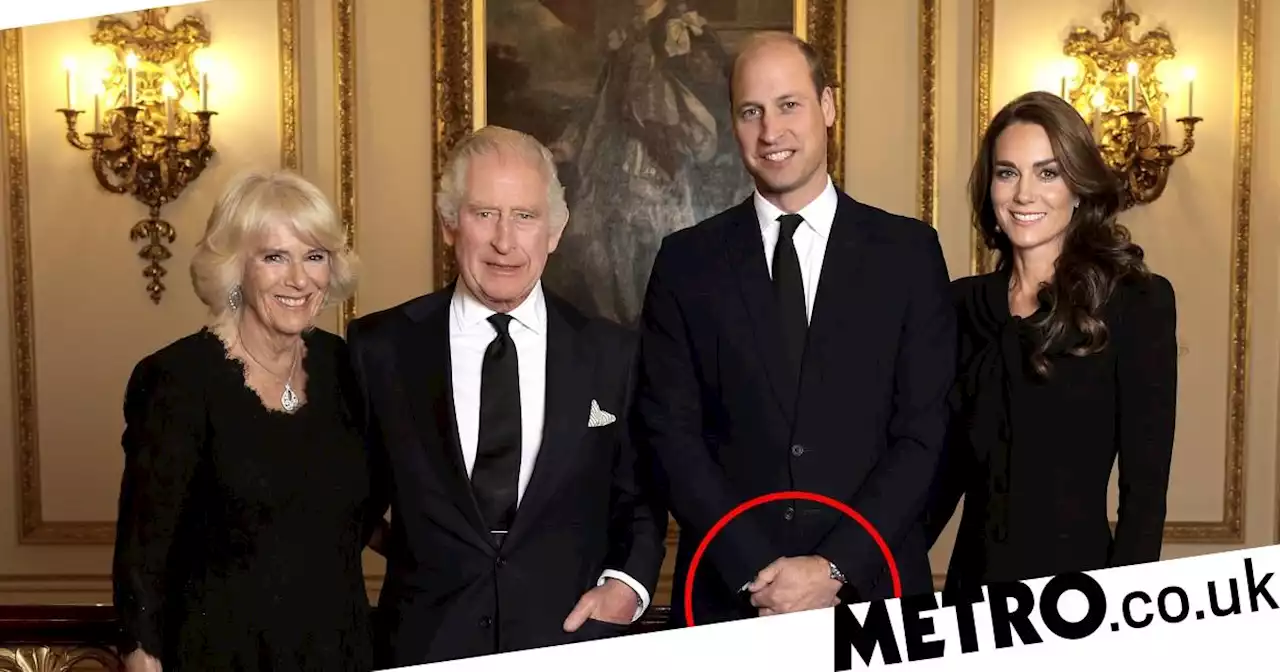 Body language expert explains William's 'clasped hands' next to Kate