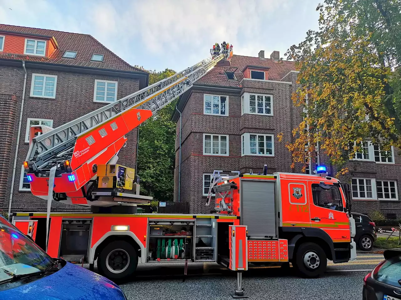 Brand in Hamburger Wohnung: Haus evakuiert, zwei Verletzte