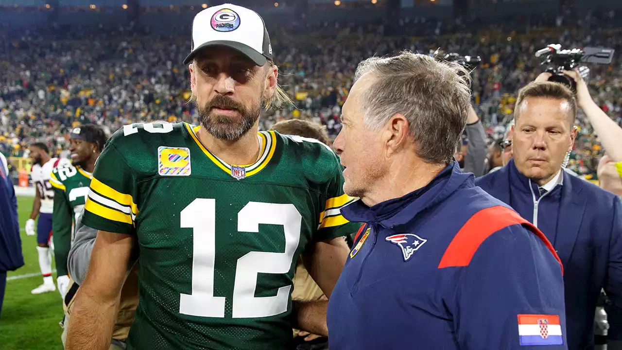 Aaron Rodgers, Bill Belichick Have Lengthy Chat After Patriots-Packers Game