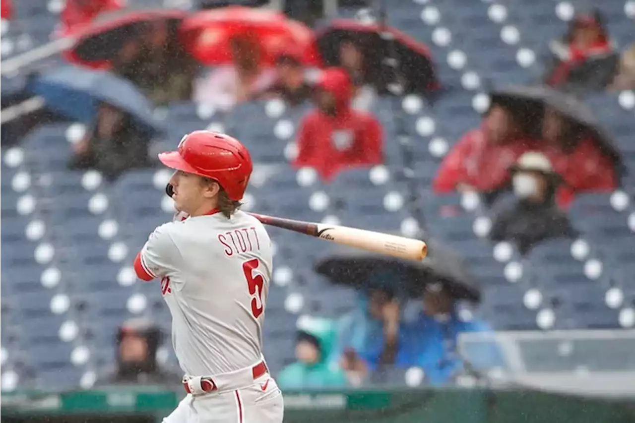 Phillies splash past Nationals, 8-1, and reduce their magic number to two