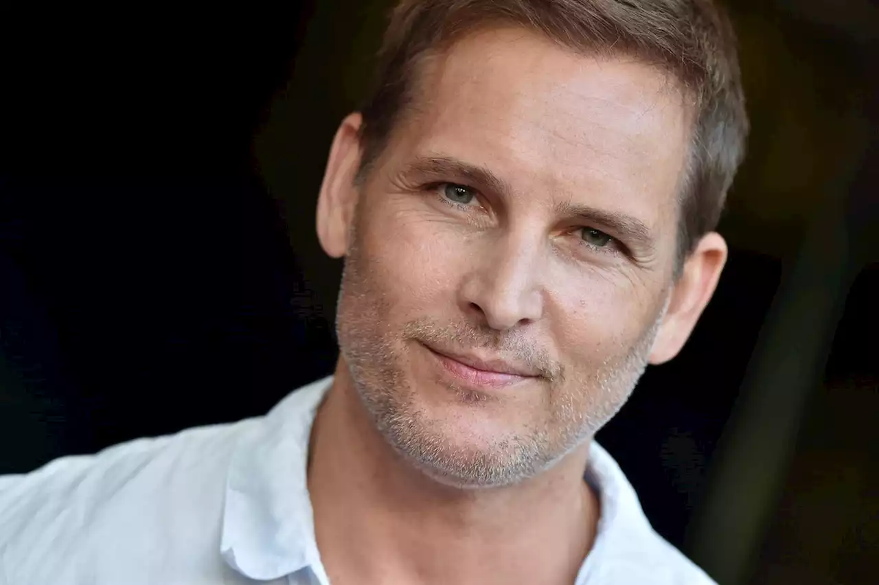 Peter Facinelli Says Having A Boy Is “Interesting” After Raising 3 Daughters