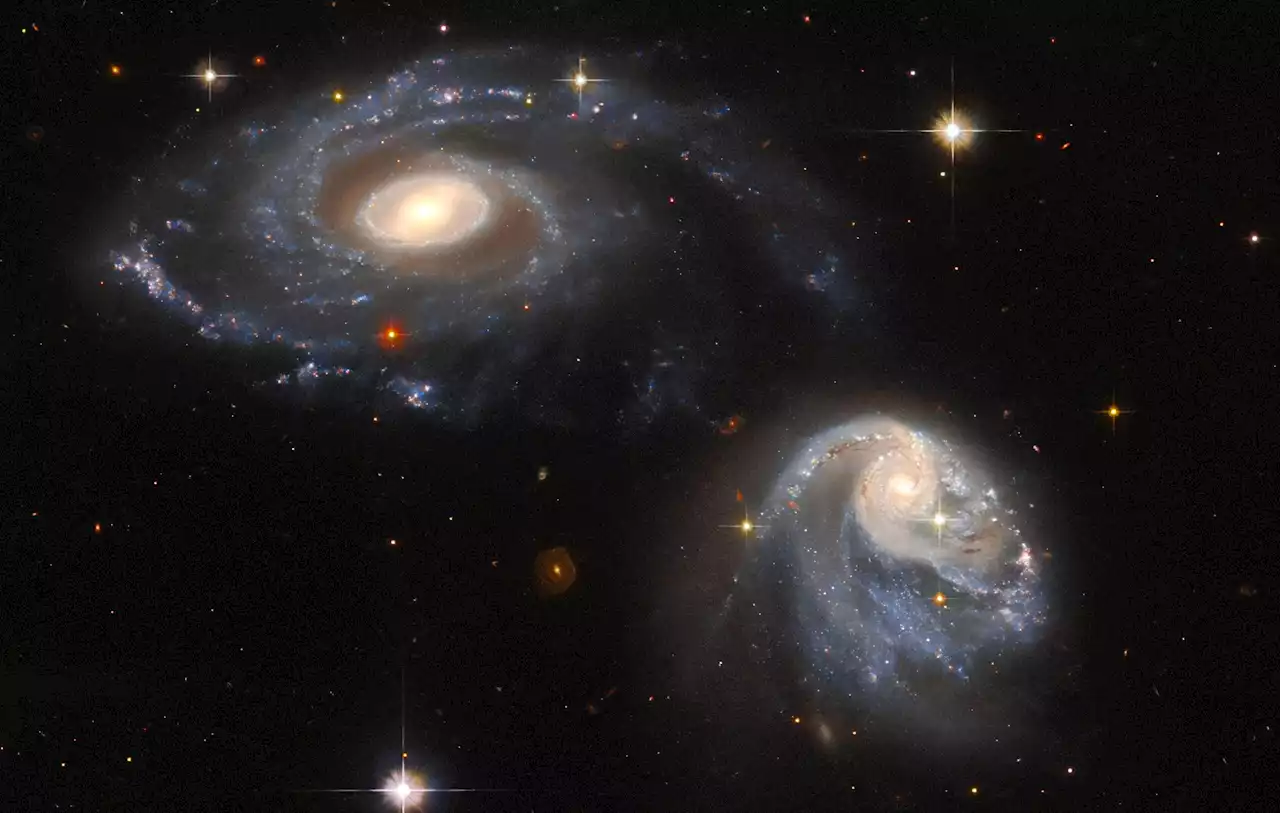 Hubble Captures Spectacular Interacting Galaxies