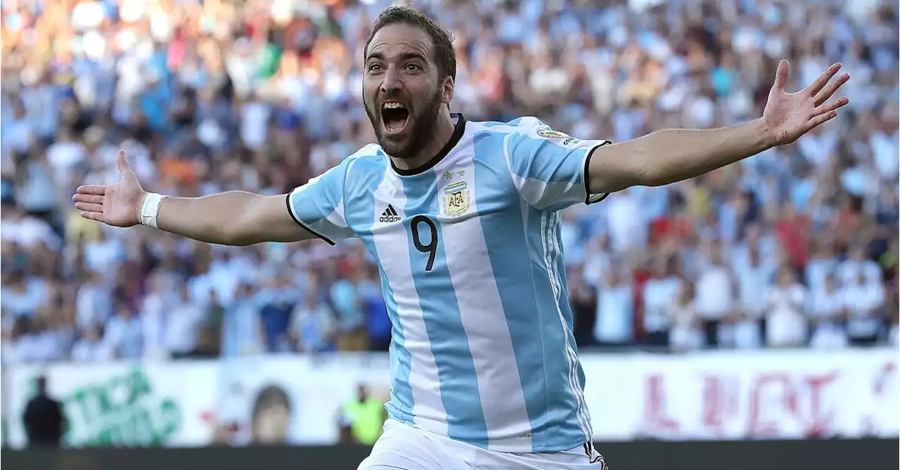 Higuain annuncia: &quot;&Egrave; arrivato il giorno di dire addio al calcio&quot;