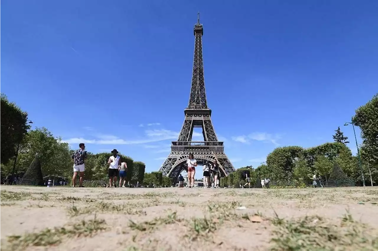 Paris abandons controversial re-landscaping around Eiffel Tower