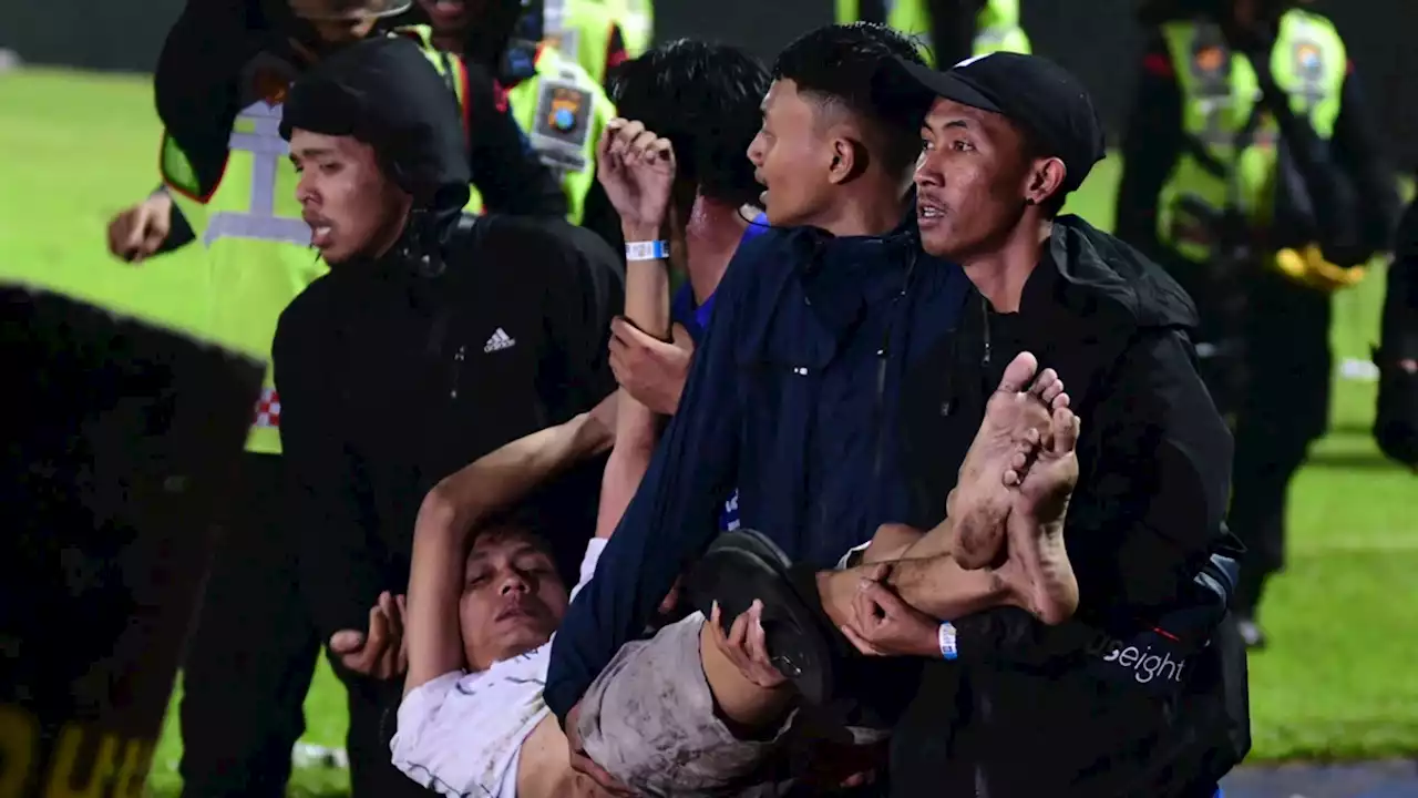 Pelatih Arema: 'Fans Tewas di Pelukan Pemain'