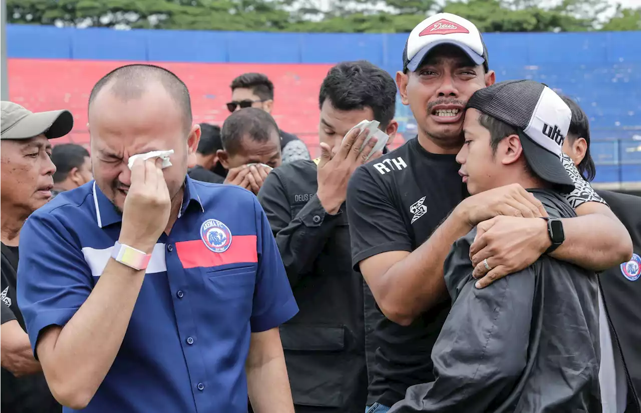 Anger mounts toward police as Indonesia reels from stadium tragedy